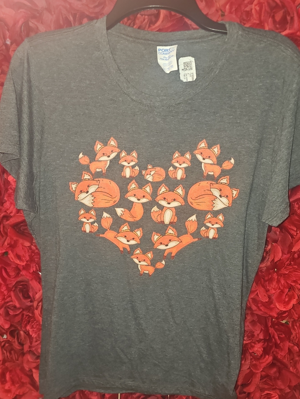 Port & Company NWT Gray Fox Heart Graphic Tee -Orange Foxes Size Xlarge